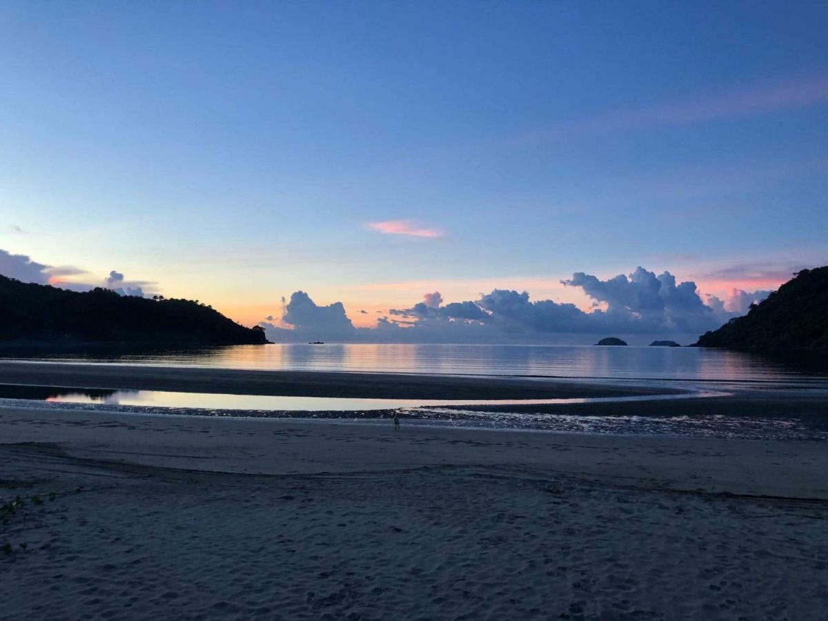 Bucana Beachfront Guesthouse El Nido Exterior foto